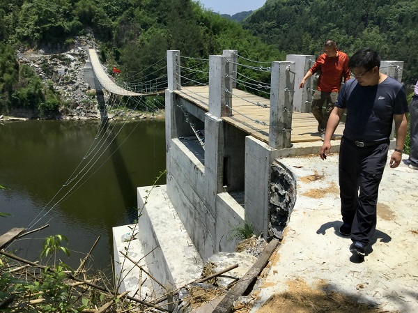 1 已经竣工的小河铁索桥.JPG
